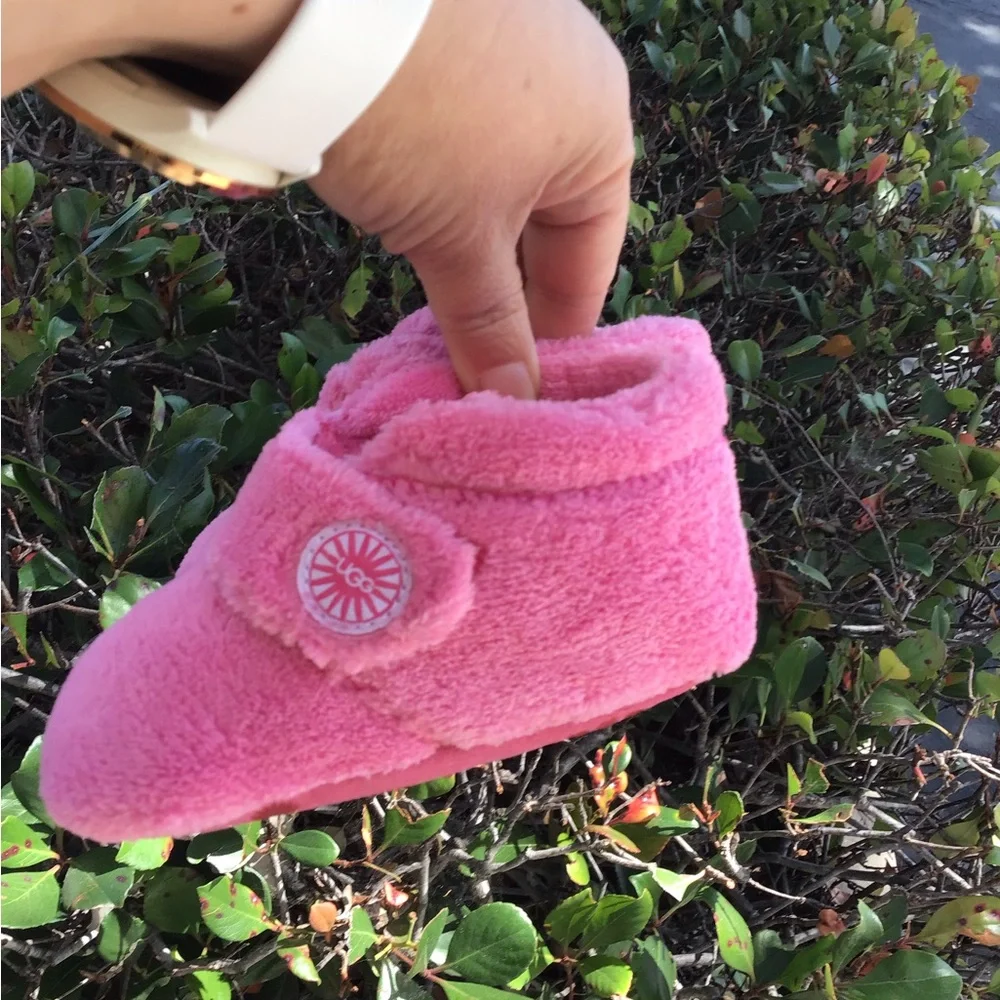 Ugg Bixbee bubble gum size 4/5 Pink Fuzzy Baby Slippers